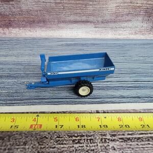 Kinze 840 1/64 scale die-cast grain wagon/trailer blue/white